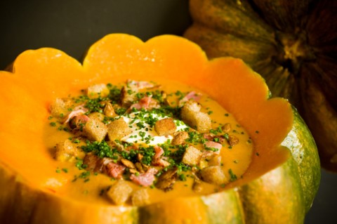 Gà đút lò quết mơ ngâm