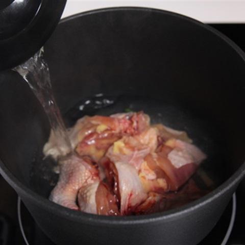 Cách làm gà hầm hạt dẻ