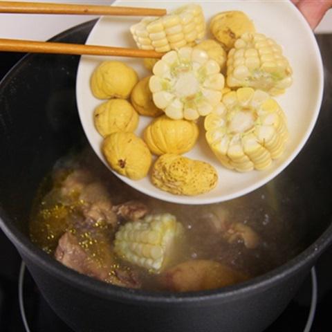 Cách làm gà hầm hạt dẻ