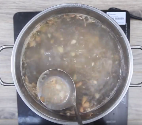 Gà hầm hạt điều ngọt thơm cho bữa tối quây quần bên gia đình