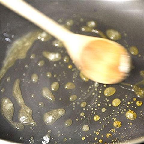 Cách làm gà hầm hoa hồi