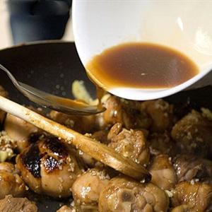Cách làm gà hầm hoa hồi