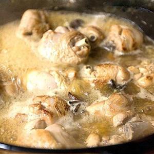 Cách làm gà hầm hoa hồi