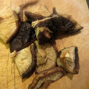 Cách làm gà hầm nấm