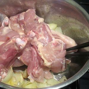 Cách làm gà hầm nấm