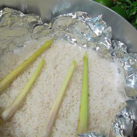 Cách làm gà hấp muối mặn