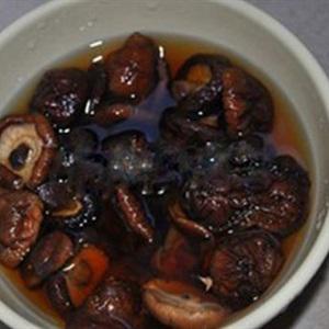 Cách làm gà hấp nấm hương