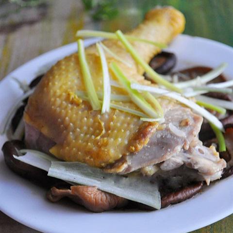 Cách làm gà hấp nấm hương