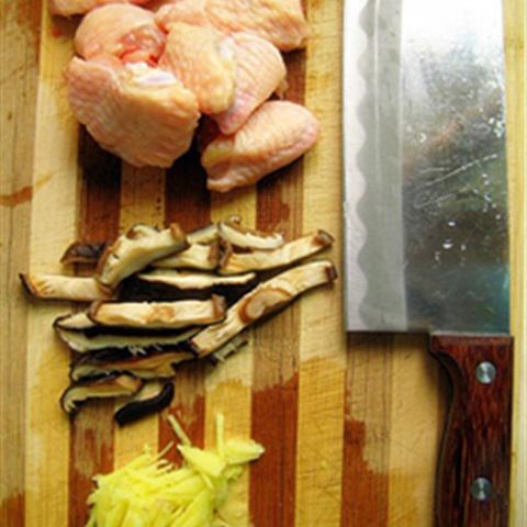 Cách làm gà hấp nấm ớt