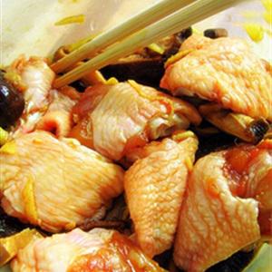 Cách làm gà hấp nấm ớt