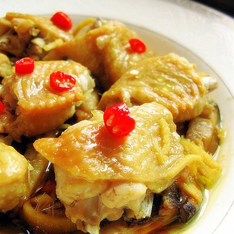 Cách làm gà hấp nấm ớt