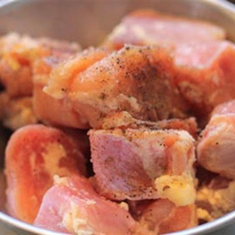 Cách làm gà kho khoai môn