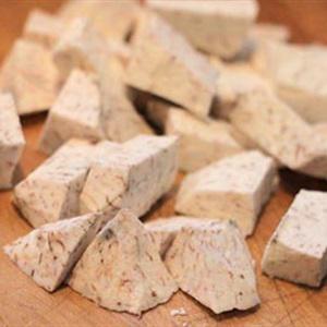 Cách làm gà kho khoai môn