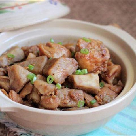 Cách làm gà kho khoai môn