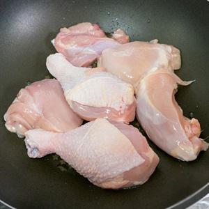 Cách làm gà kho khoai tây kiểu Hàn