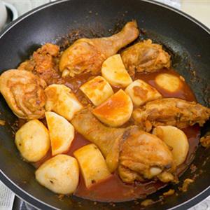 Cách làm gà kho khoai tây kiểu Hàn