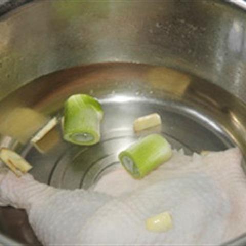 Cách làm gà luộc sốt sa tế