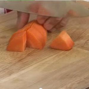 Cách làm gà nấu đậu Hà Lan