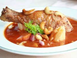 Gà nấu hạt điều