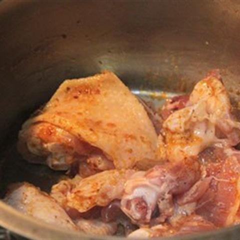 Cách làm gà nấu húng quế