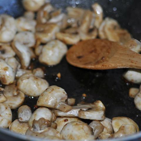 Cách làm gà nấu nấm