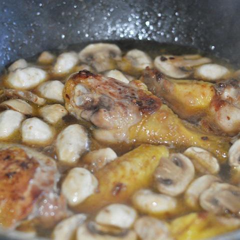 Cách làm gà nấu nấm