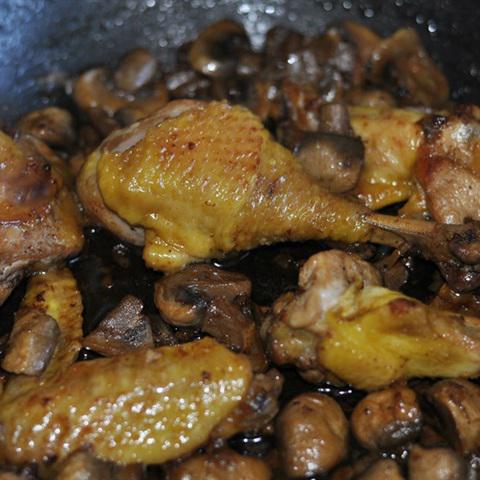 Cách làm gà nấu nấm