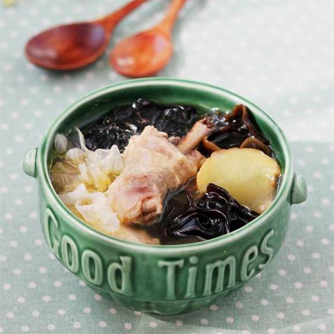 Cách làm gà nấu nấm mèo