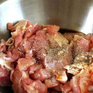 Cách làm gà nấu trái vải