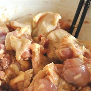 Cách làm gà nấu vải