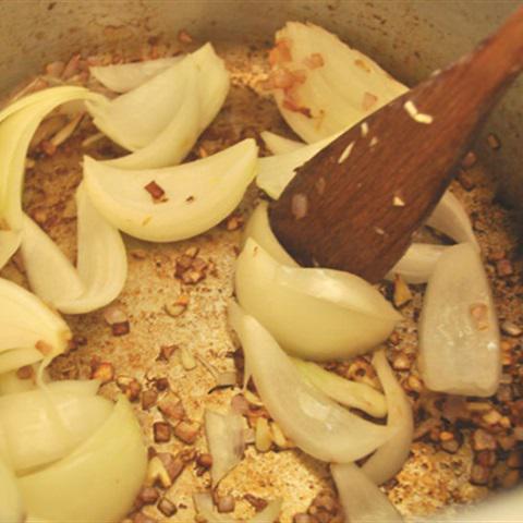 Cách làm gà nấu vải