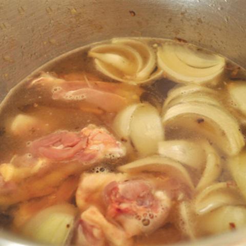 Cách làm gà nấu vải