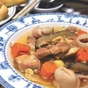 Cách làm gà nấu vải