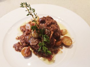 Gà nấu vang thơm lựng cả nhà đều mê