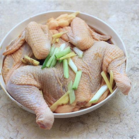 Cách làm gà nguyên con om nước tương