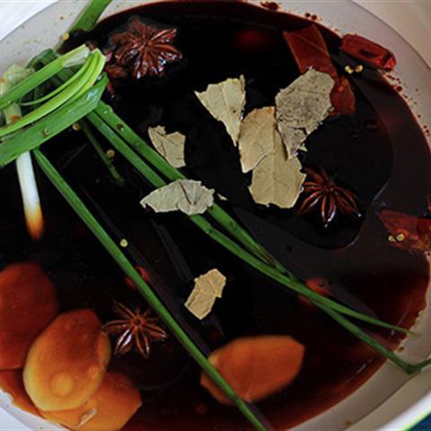 Cách làm gà nguyên con om nước tương