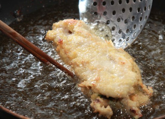 Gà nhồi bơ chiên xù