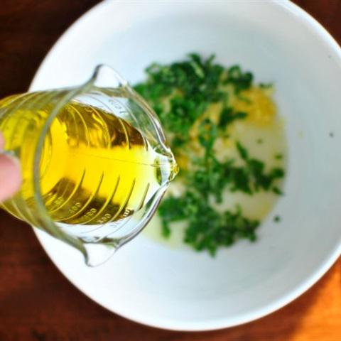 Cách làm gà nướng húng quế