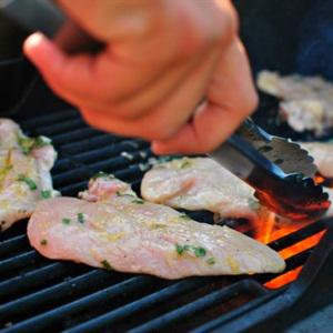 Cách làm gà nướng húng quế