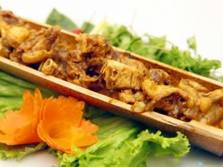 Gà nướng ống tre