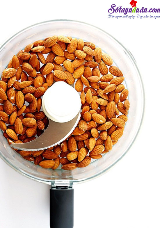 Gà nướng phủ hạnh nhân – lạ mà ngon