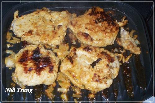 Gà nướng sốt mù tạt