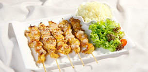 Gà nướng xiên xốt đậu phộng