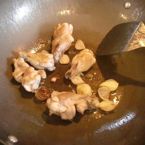 Cách làm gà om củ hành