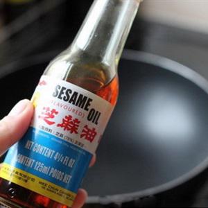 Cách làm gà om dầu mè