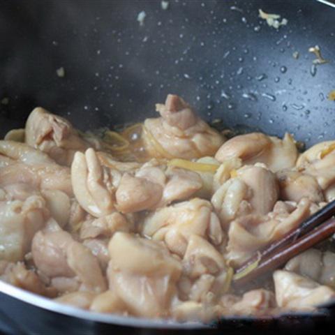 Cách làm gà om dầu mè