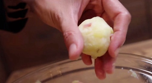 Gà om dầu vừng thơm ngon mà dễ làm