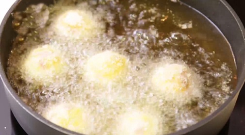 Gà om dầu vừng thơm ngon mà dễ làm