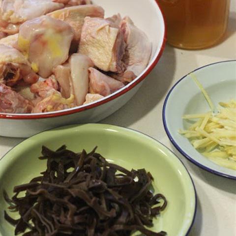 Cách làm gà om nấm