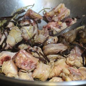 Cách làm gà om nấm